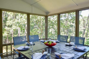4 Mins to Wellfleet Village Screened sunroom